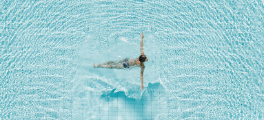 BR_Gartenpool_Sophia-im-Wasser_220824-001_A-Lamprecht_verlaengert_1400px