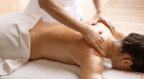 Gesundhotel-bad-reuthe_Spa_Massage_Foto AdolfBereuter_2500px