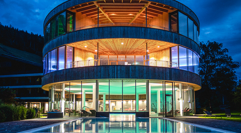 BR_ChrisBorg_Juli23_Badehaus_Aussenansicht_284_bearb_cf_1400x650px