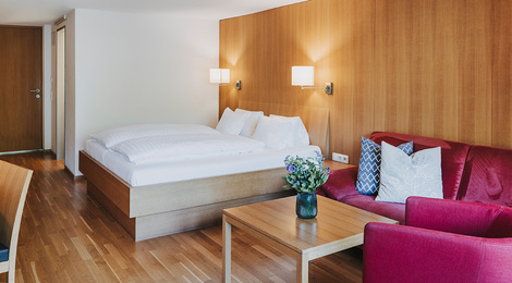 BR_AngelaLamprecht_Mai23_Zimmer-leer_Hangspitz-DZ_052_1400x650px
