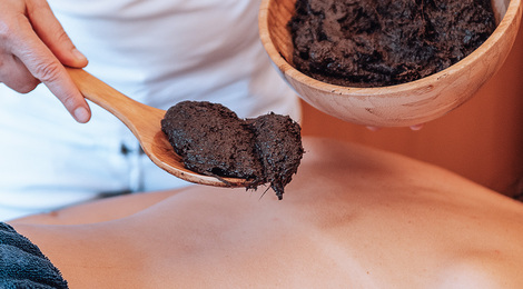 BR_ChrisBorg_Juli23_Gesundabteilung_Moorpackung_231_cf_1400x650px_2