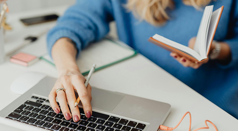 Personal_Buero_HR_pexels-karola-g-5908748_1400x650px