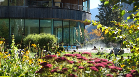 Gesundhotel Bad Reuthe - Außenpool im Herbst