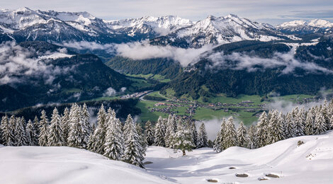 Blick von Baumgarten Richtung Reuthe und Bezau (c) Nora Fröhlich - Bregenzerwald Tourismus
