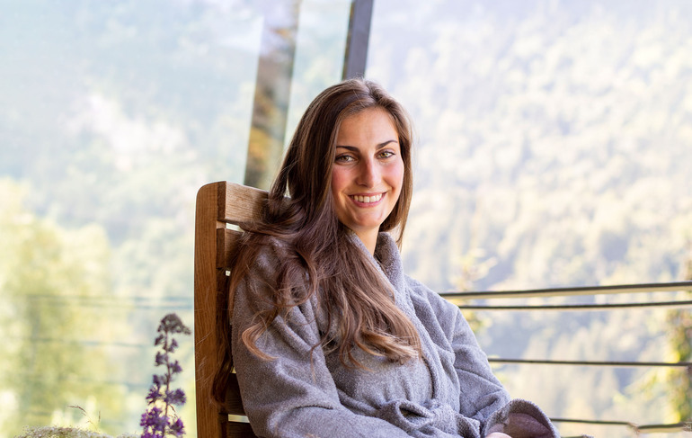 gesundhotel-bad-reuthe-wellness-freiraum-ruhewelt-entspannen-kraftplatz-relax-wellness-spa-sauna-ausblick_paha_2500px gesundhotel-bad-reuthe-wellness-freiraum-ruhewelt-entspannen-kraftplatz-relax-wellness-spa-sauna-ausblick_paha_2500px