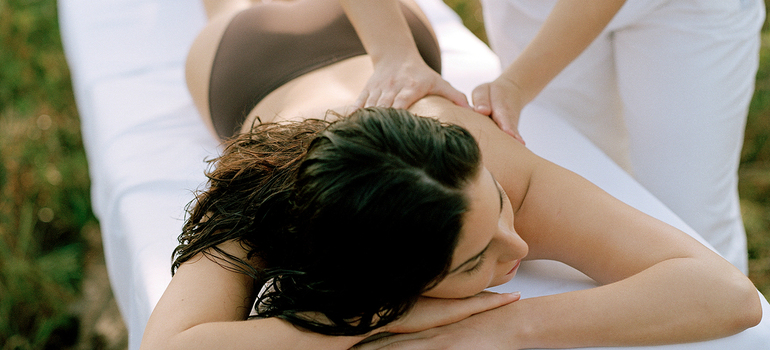 Gesundhotel Bad Reuthe - Rückenmassage Gesundhotel Bad Reuthe - Rückenmassage
